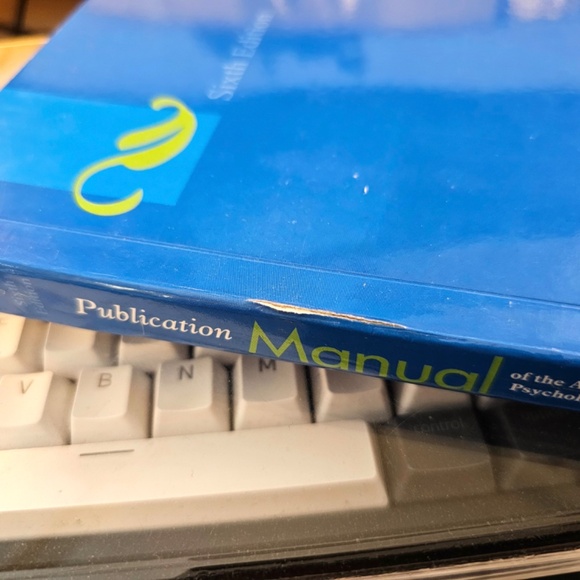 APA Publication Manual 6th Ed. Paperback, used - Picture 5 of 6